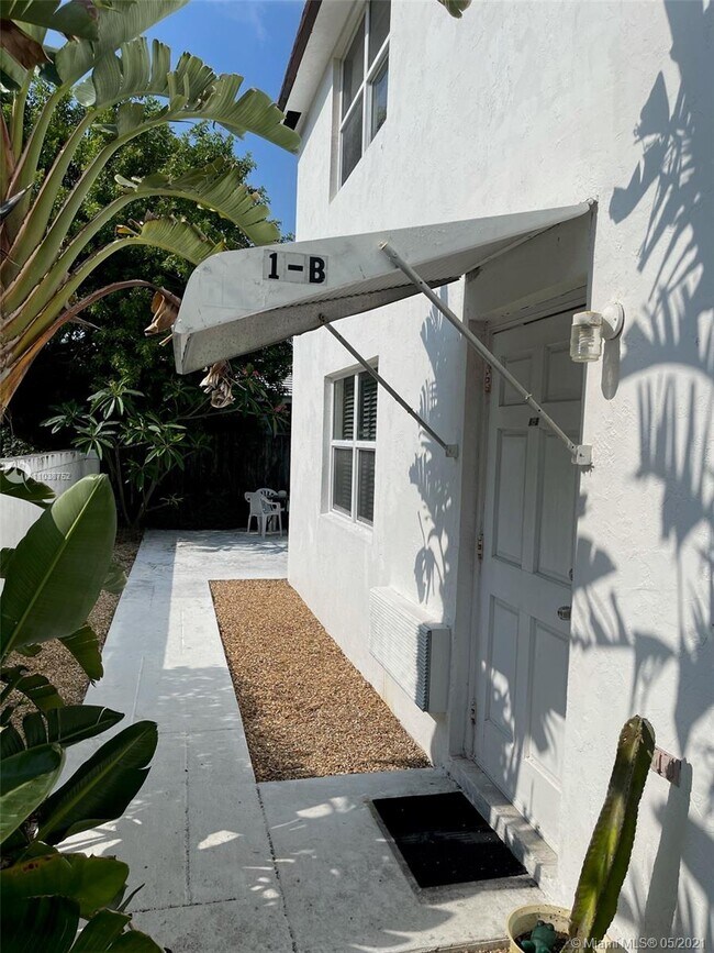 Building Photo - 112 Claremont Ln