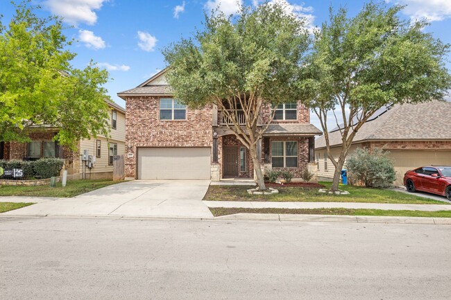 Building Photo - 5 Bedroom/3.5 Bath Saddle Creek Subdivision