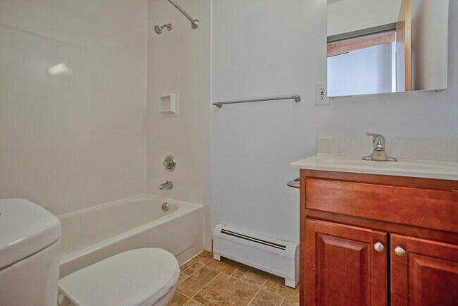 Building Photo - 45 Willow St