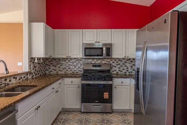 Building Photo - 4717 Four Lakes Dr