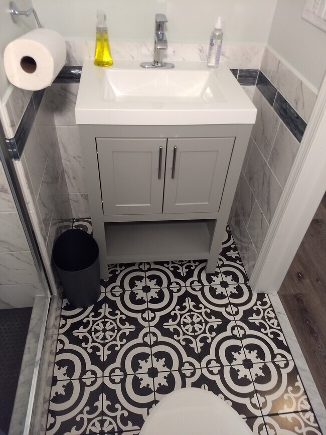 Building Photo - 5836 Alter St