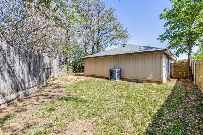 Building Photo - Easy Access to Highways with this 3BR in A...