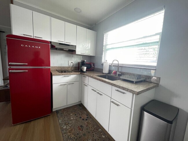 Building Photo - 203 Seacrest Ln
