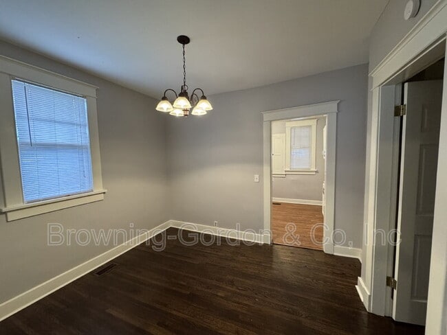 Building Photo - 1806 15th Ave S