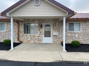 Building Photo - Spacious & Well-Maintained 1-Bedroom Apart...