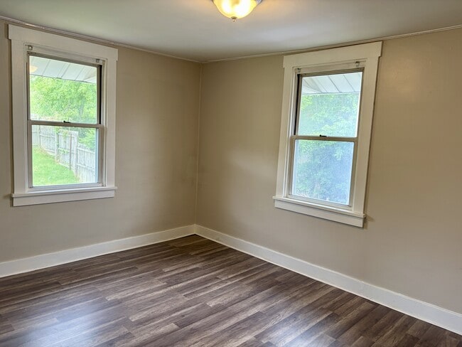 Building Photo - 2807 Homehurst Ave