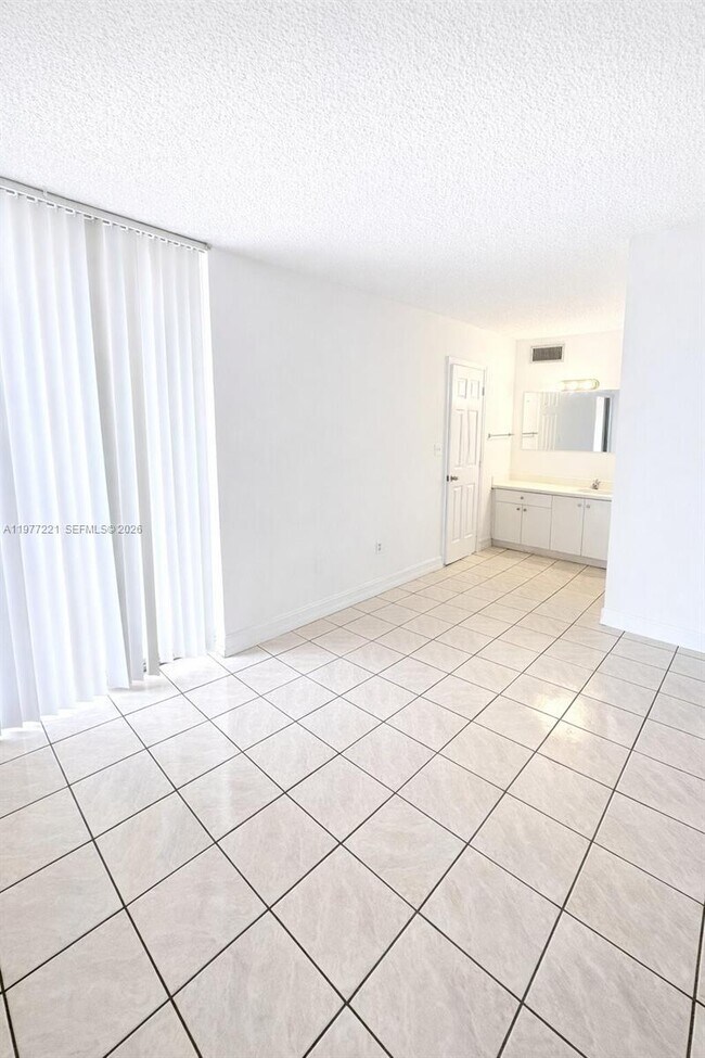 Building Photo - 19805 SW 114th Ave