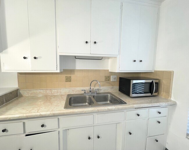 Building Photo - 2030 S Preuss Rd