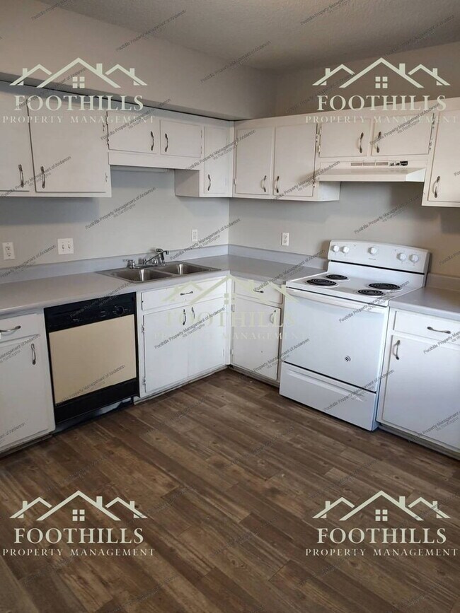 Building Photo - 108 Woodland Dr