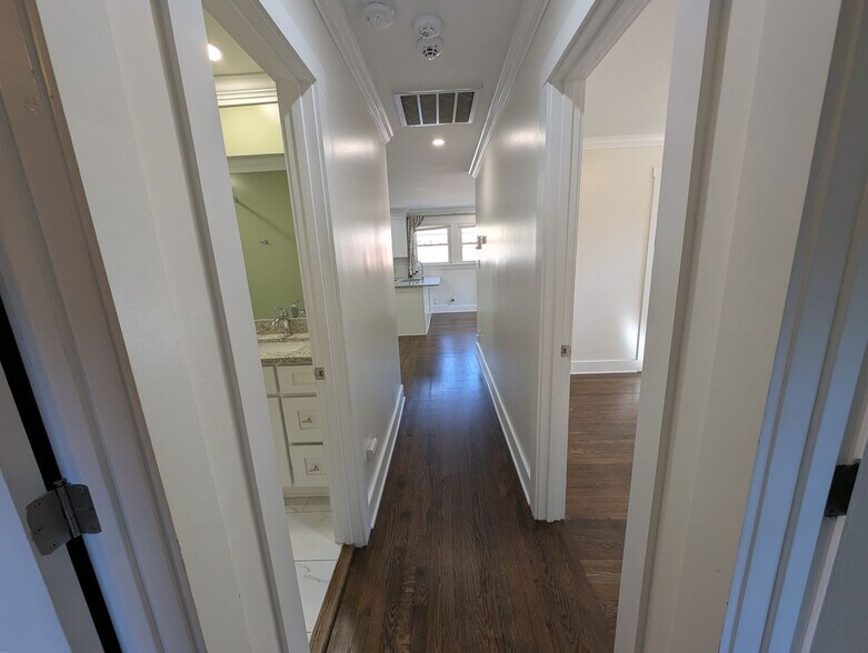 Building Photo - 1801 Kennesaw Dr