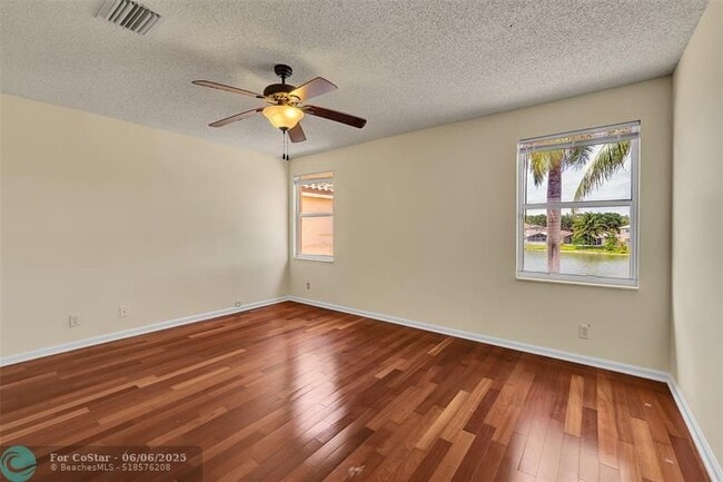Building Photo - 3829 NW 62nd Ct