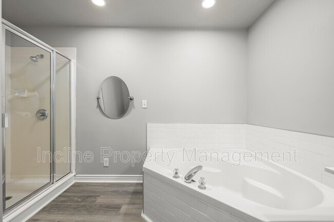 Building Photo - 4016 S Sunrise Dr