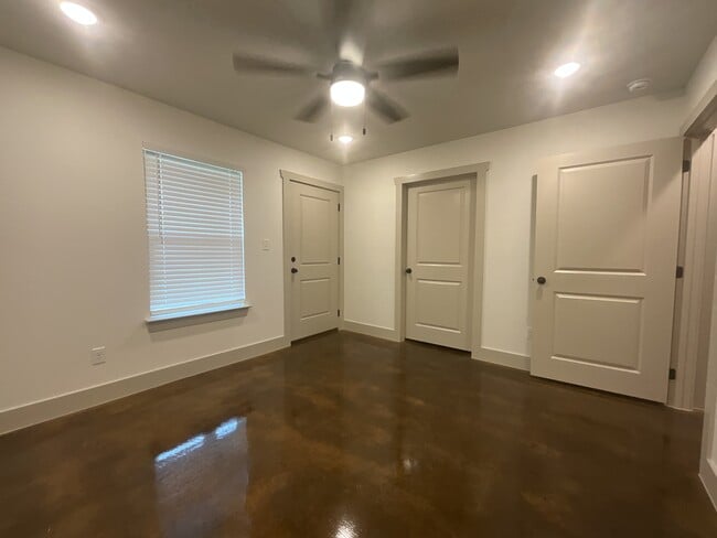 Building Photo - 533 Bradburn Rd