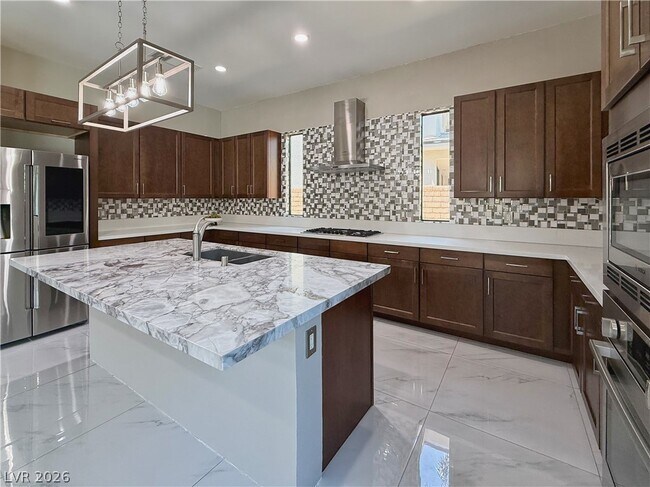 Building Photo - 2 Sugarberry Ln