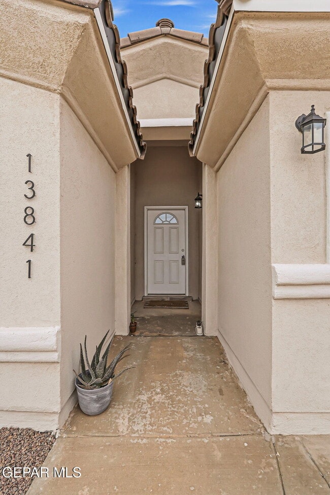 Building Photo - 13841 Paseo Central Ave