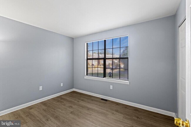 Building Photo - 348 Woodlawn Terrace