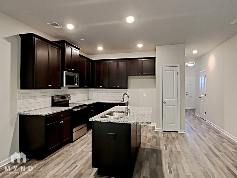 Building Photo - 4940 Lower Elm St