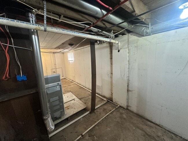 Building Photo - 21 Anderson Ave