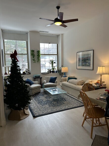 Building Photo - 48 Forest St