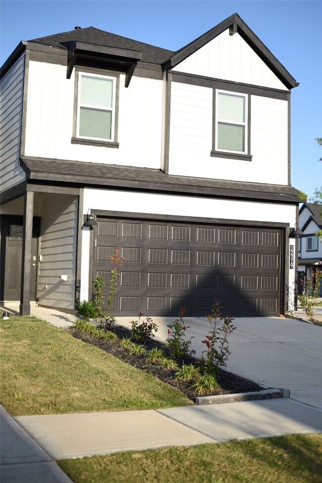 Building Photo - 12319 Maria Heights Ct