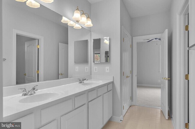 Building Photo - 22855 Oakgrove Rd