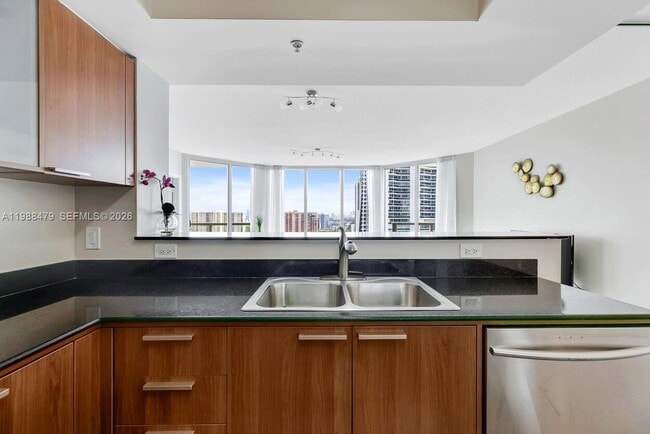 Building Photo - 16699 Collins Ave