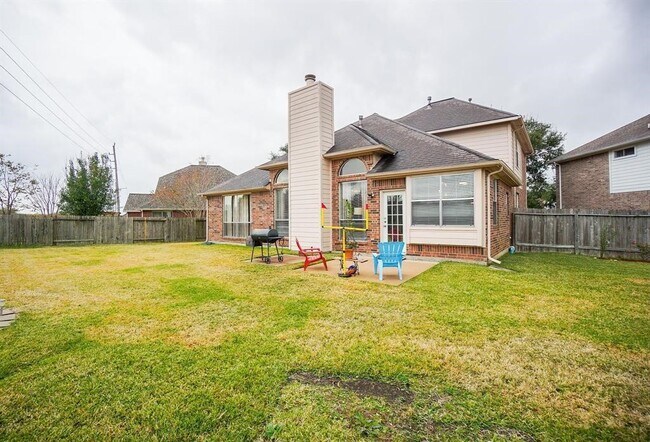 Building Photo - 16531 Village View Trail