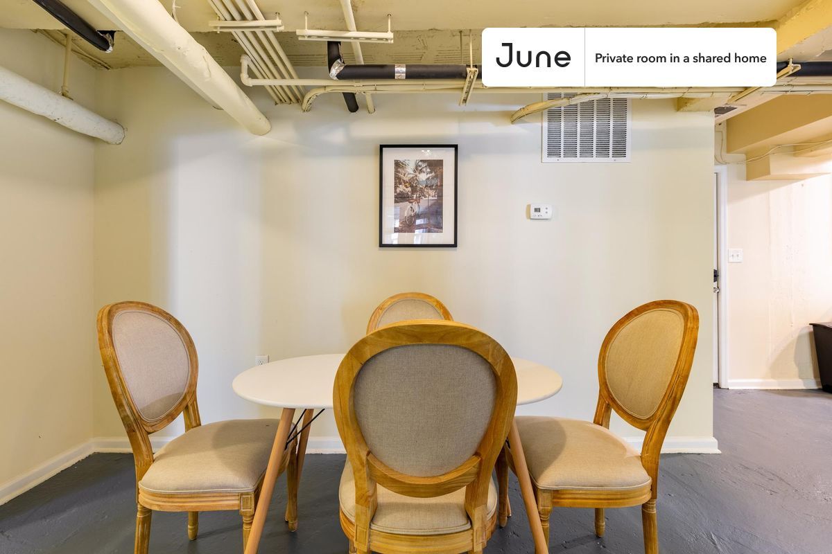 Building Photo - Room in Shared 4 bed/2 bath home in Dupont Circle