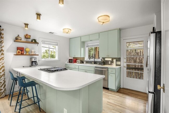 Building Photo - 909 Shelley Ave