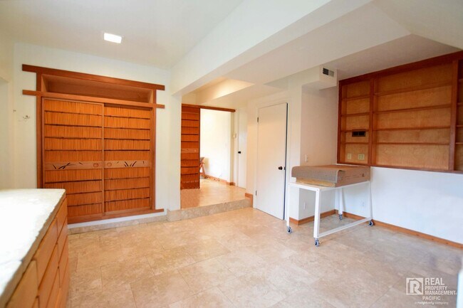 Building Photo - Timeless 4 Bedroom in West Montclair