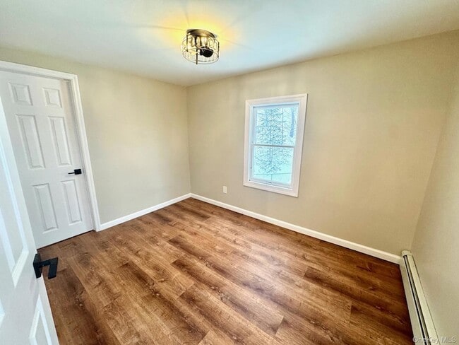 Building Photo - 121 Main St