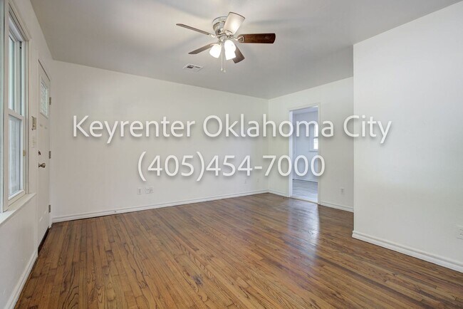 Building Photo - 1520 Rowena Ln