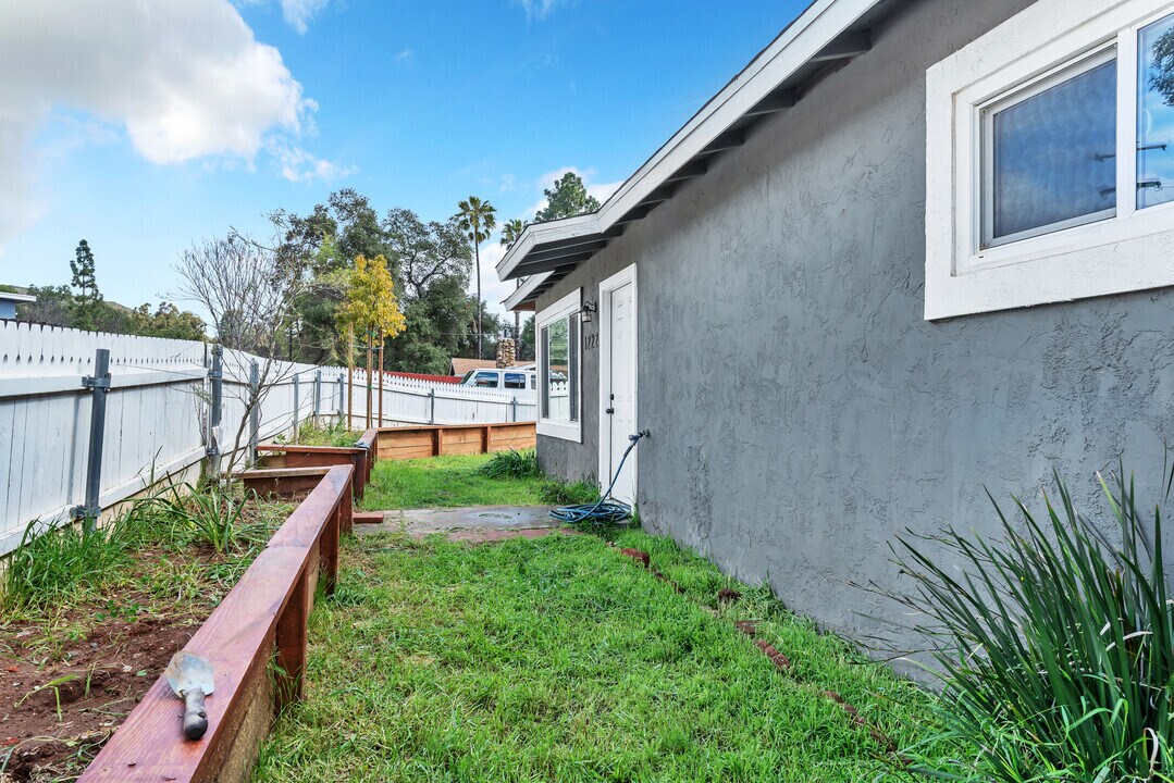 Building Photo - 1222 Willowside Ter