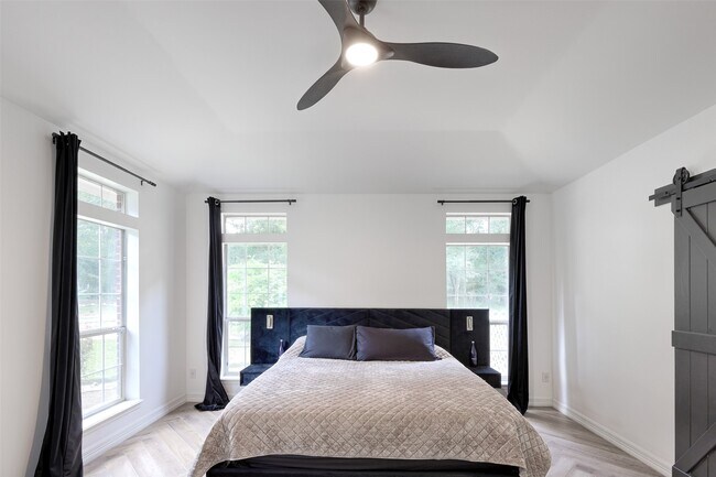 Building Photo - 11492 Majestic Dr