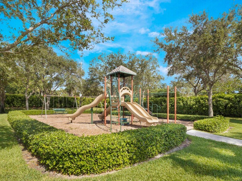 Building Photo - 6821 Hendry Dr