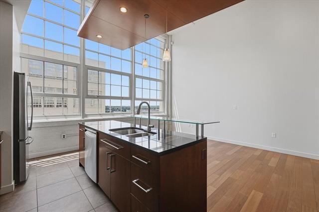Building Photo - 2600 W 7th St