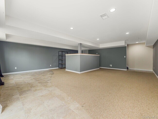 Building Photo - 1115 Balsam Dr