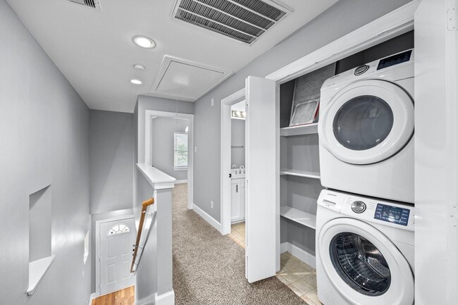 Building Photo - 5951 S Loop E