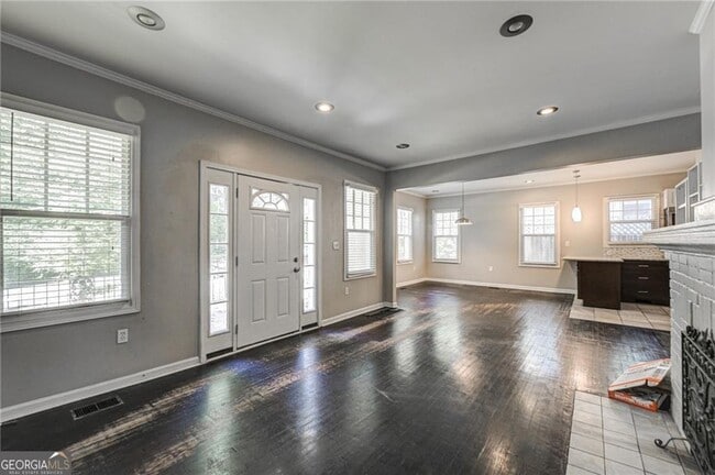 Building Photo - 483 Burlington Rd NE