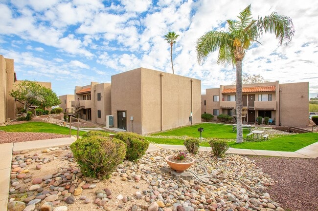 Building Photo - La Lomita