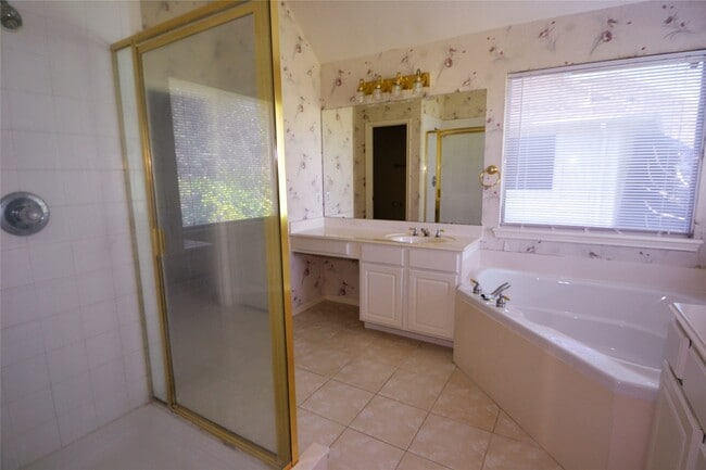 Building Photo - 15406 Amesbury Ln