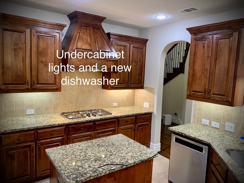 Building Photo - 1305 Miami Dr