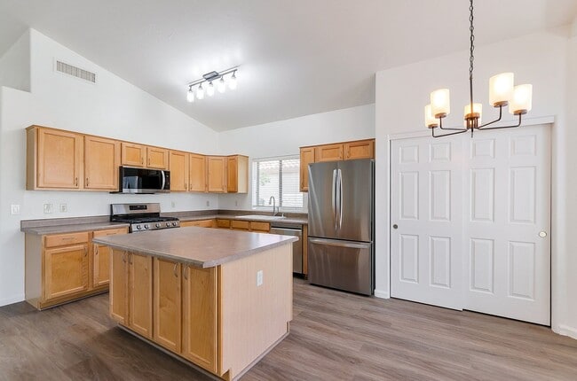 Building Photo - Beautiful, updated, Oro Valley home