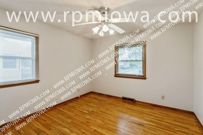 Building Photo - RANCH HOME IN ANKENY!! 3 Bed, 1 Bath home ...