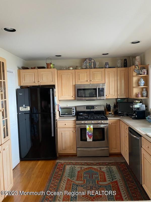 Building Photo - 9 Lake Dr