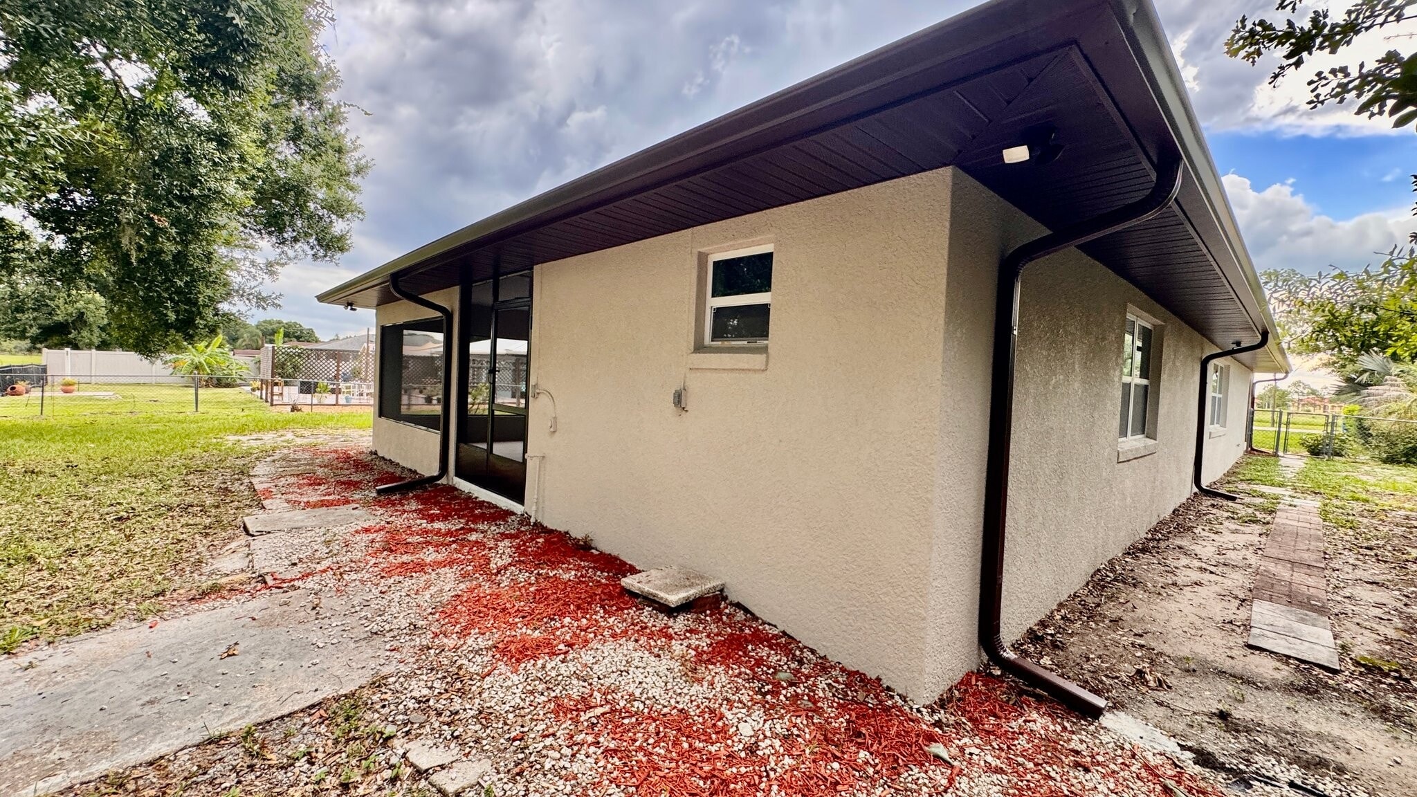 Building Photo - 3252 Golfview Rd