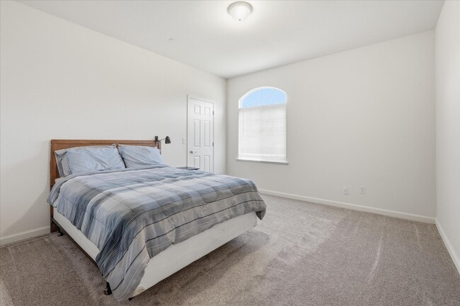 Building Photo - 30535 Rd 400