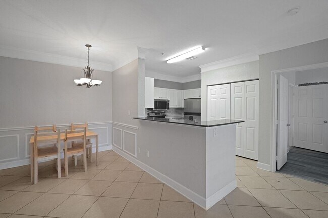 Building Photo - 2 Bedroom Condo in Tampa
