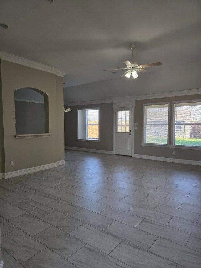 Building Photo - 613 Countryside Dr