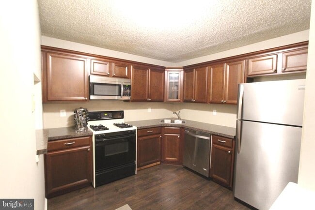 Building Photo - 83 Willow Ct